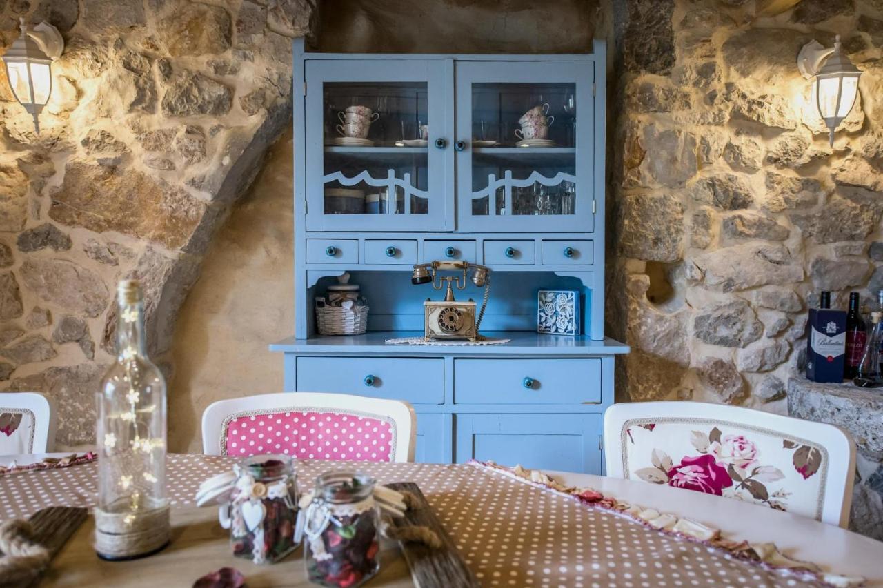 Villa Festina Lente - Cosy & Authentic Villa With Private Heated Pool Dobrinj Luaran gambar