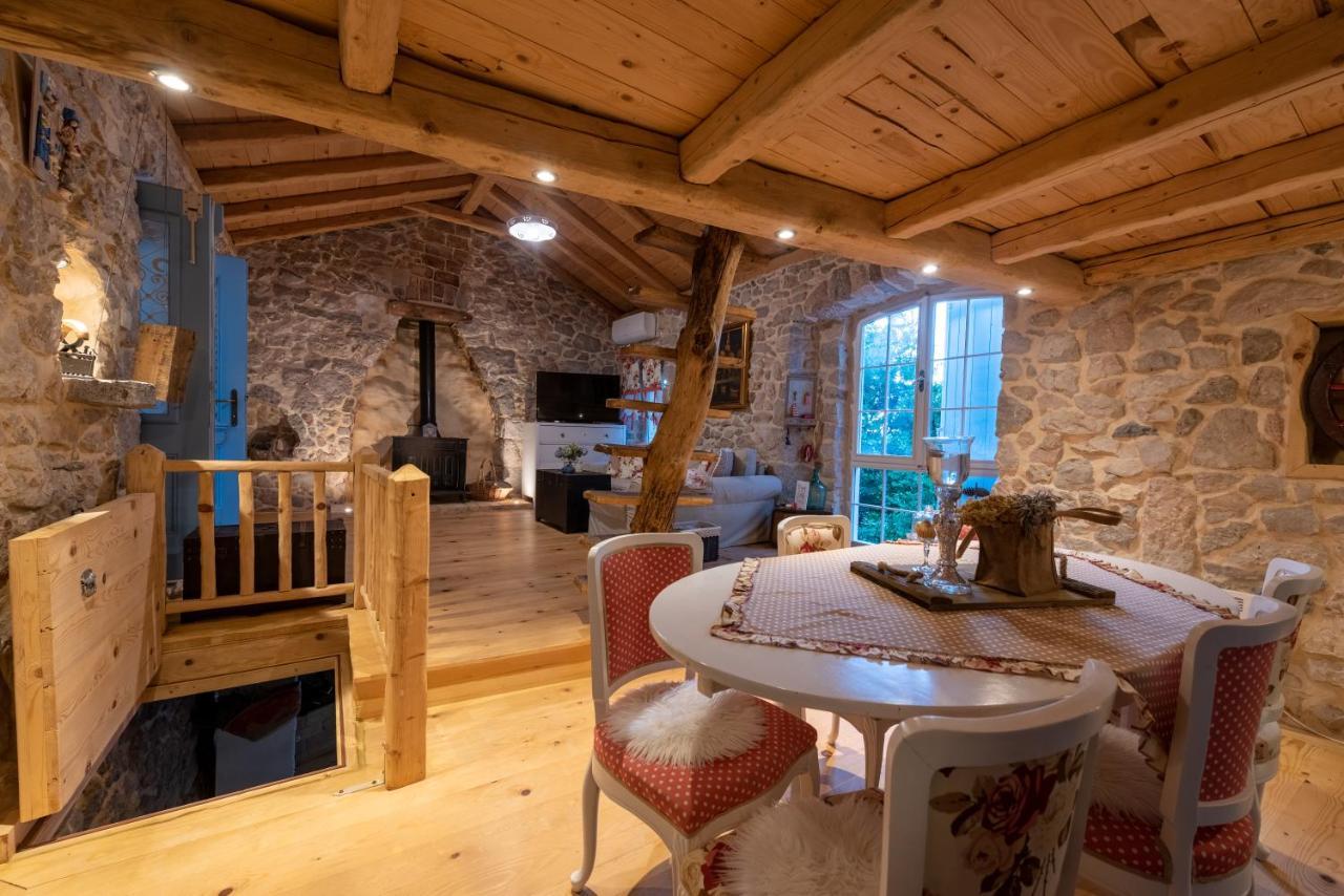 Villa Festina Lente - Cosy & Authentic Villa With Private Heated Pool Dobrinj Luaran gambar