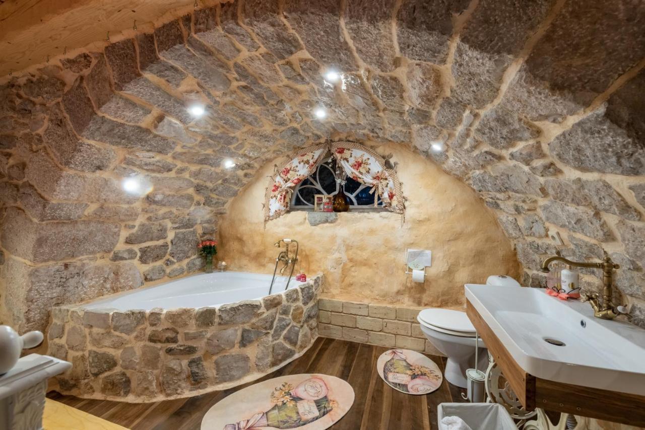 Villa Festina Lente - Cosy & Authentic Villa With Private Heated Pool Dobrinj Luaran gambar
