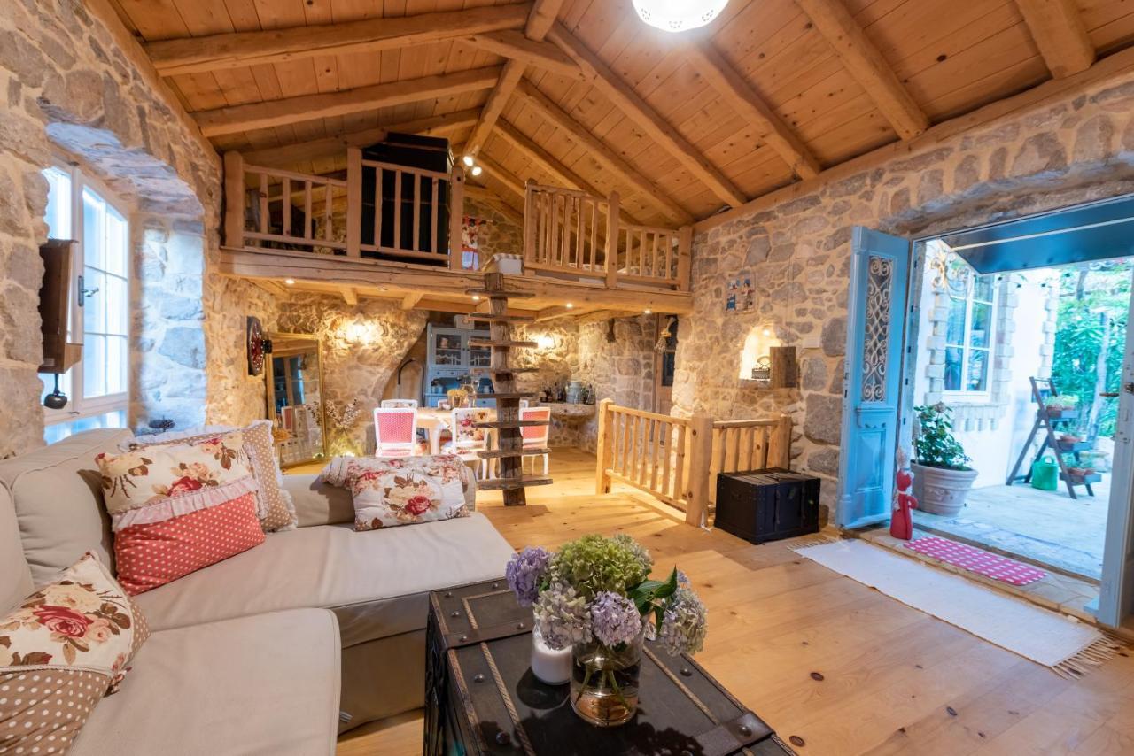 Villa Festina Lente - Cosy & Authentic Villa With Private Heated Pool Dobrinj Luaran gambar